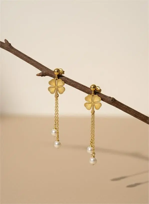 [Anti Ear-230] Golden Clover Charm